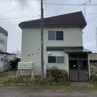 【貸家】閑静な住宅街　JR倶知安駅まで650ｍ　     小中学校、飲食店、病院、コンビニ、スーパー近し